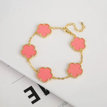 Load image into Gallery viewer, Vintage Clover Flower Pendant Gold Chain Bracelet