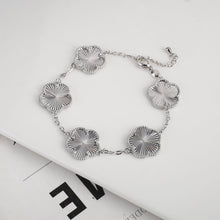 Load image into Gallery viewer, Vintage Clover Flower Pendant Gold Chain Bracelet