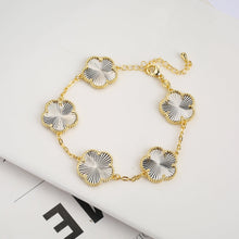 Load image into Gallery viewer, Vintage Clover Flower Pendant Gold Chain Bracelet