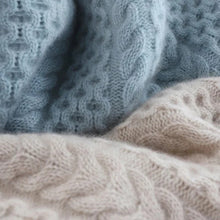 Load image into Gallery viewer, Luxurious Cashmere Turtleneck Sweater With Check Pattern