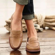 Load image into Gallery viewer, Women Vintage Slip On Loafers Low Heel PU Leather Loafers