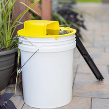 Load image into Gallery viewer, Reusable Humane Auto Reset Bucket Cover Mouse Trap
