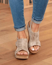 Load image into Gallery viewer, Women's Leather Platform Wedge Orthopedic Sandals
