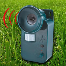 Load image into Gallery viewer, 5000sqft 9v Dc Ultra Sonic Cordless Pest Animal Repeller Outdoor Safely Repel Various Animal
