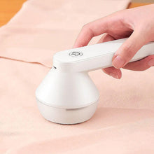 Load image into Gallery viewer, Rechargeable Anti Pilling Razor
