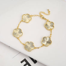 Load image into Gallery viewer, Vintage Clover Flower Pendant Gold Chain Bracelet
