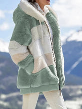 Load image into Gallery viewer, Contrasting Lamb Wool Padded Coat
