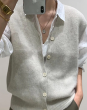 Load image into Gallery viewer, Casual knitted waistcoat with button placket
