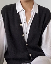 Load image into Gallery viewer, Casual knitted waistcoat with button placket
