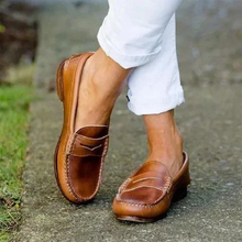 Load image into Gallery viewer, Women Vintage Slip On Loafers Low Heel PU Leather Loafers
